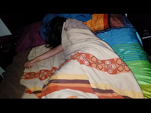 ❤️ Pinupunasan ng stepson ang kanyang batang madrasta habang natutulog ito. ❤️ Anal porn sa amin ﹏